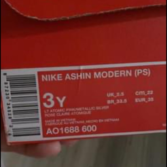 Pink nike sneakers - Picture 2 of 2